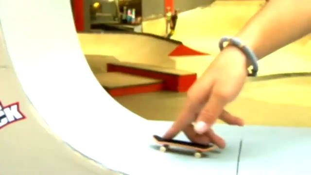 Vert Tricks in Tech Deck ramp | Tutorial Tech Deck Simple tricks | Fingerboarding for fun смотреть онлайн