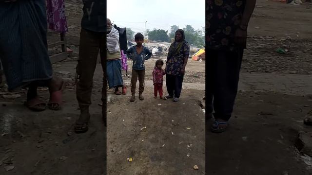 Люди живут в палатках /Лакхнау/Индия смотреть онлайн