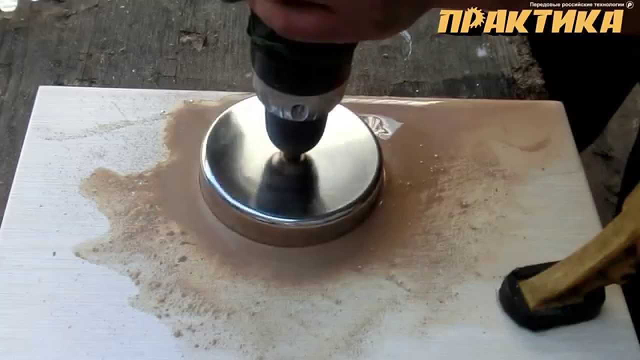 СВЕРЛИМ КЕРАМОГРАНИТ АЛМАЗНОЙ КОРОНКОЙ БЕЗ КОНДУКТОРА | Алмазная коронка практика смотреть онлайн