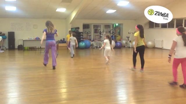 ZUMBA®Kids - Girls talking about смотреть онлайн