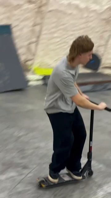 Максим Ивлев и его друзья - перила! #kickmeat #самокат смотреть онлайн