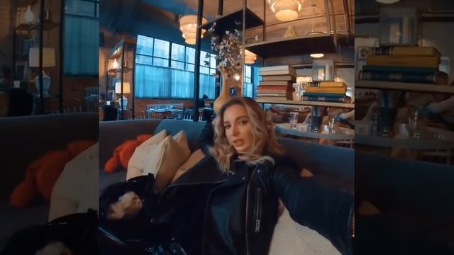 КАК БЕСПЛАТНО ОСТАНАВЛИВАТЬСЯ В ОТЕЛЯХ ЧИКАГО. CHICAGO смотреть онлайн