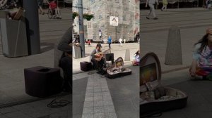 Уличный гитарист
