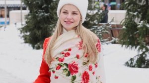 Платок шерстяной с шелковой бахромой "Розы на снегу", 1227-1, 146x146 см #platki#beautiful#fashion