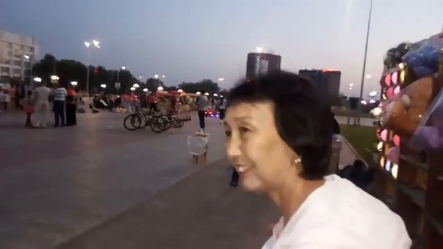 Танцующий фонтан на центральной площади Семея смотреть онлайн