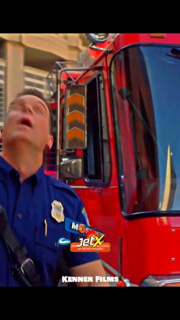 Мойщик окон сорвался с крыши 😧 #shorts #сериалы #фильмы