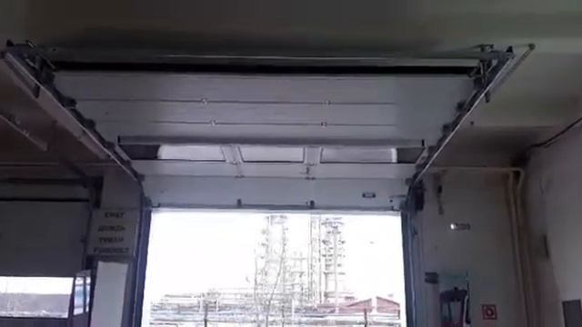 Промышленные ворота секционные с калиткой смотреть онлайн