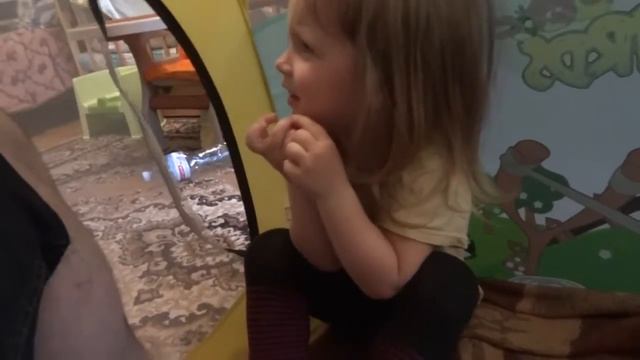 Детские игрушки и детская палатка смотреть онлайн