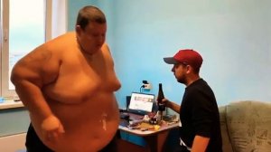 Гриша Полное TV и Кубатура встретились и решили посидеть за столом и тут в комнате заплакал ребëнок