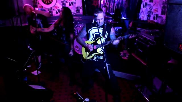 Machete Betty (UK) Covering W.A.S.P Sleeping in the Fire at Chillz Bar Stoke 15/10/17 смотреть онлайн