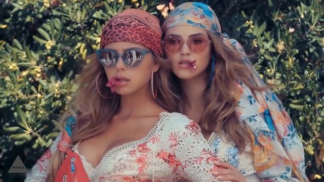 Elegant Bikinis & Cold Heart Vibes || Elton John & Dua Lipa || Bikinis Modeling-Alexara смотреть онлайн