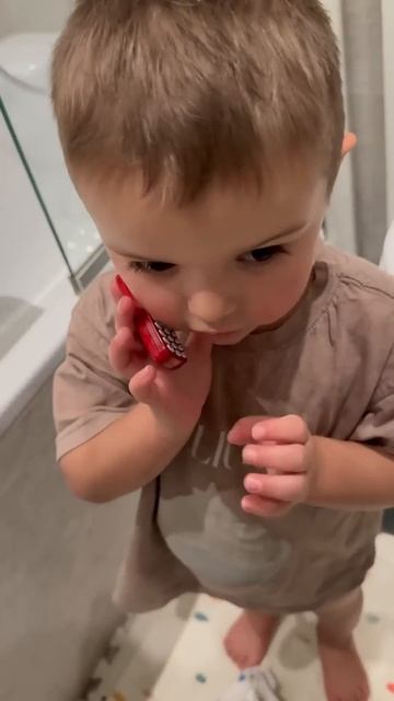 Не доверяйте маленьким детям телефоны!!!