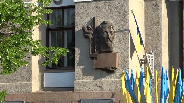 ЖД вокзал, Харьков 7 июня 2014, железный Феликс - барельеф смотреть онлайн