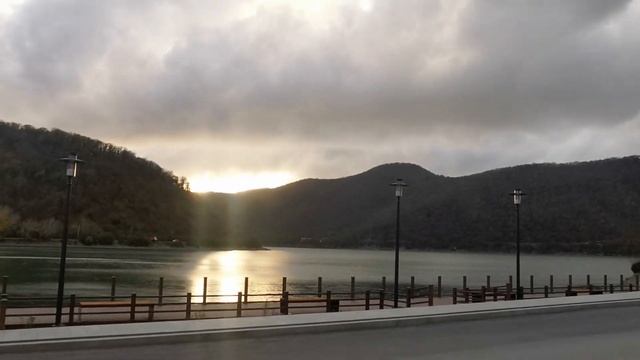 Закат у Абрау. Уезжаем из отеля ABRAU LIGHT RESORT&SPA. При желании можно воспользоваться трансферо смотреть онлайн