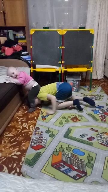 Андрей играет с Ариной смотреть онлайн