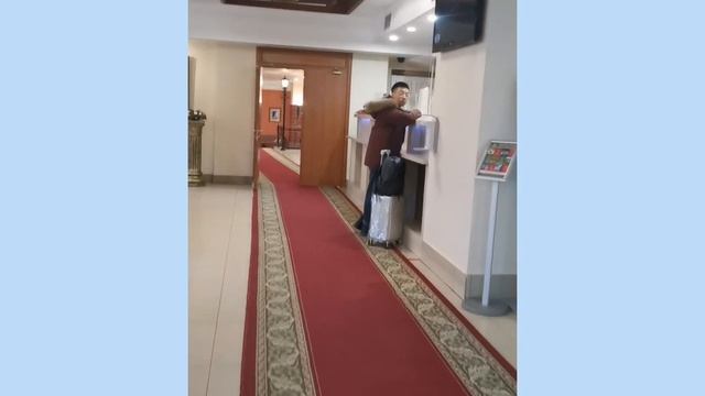 В отеле "Шаляпин" на ул.Баумана// В середине жаркого лета в Казань зимнюю '24 смотреть онлайн
