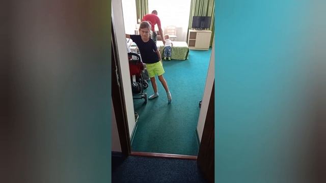 Размещение в отеле. Рум тур #красноярск #отель #румтур #семейныйвлог #семейноепутешествие #отпуск смотреть онлайн