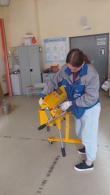 Софья 16 лет  Изготовление кровельной картины.#shorts