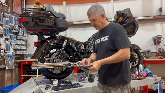 Easy Fix For Harley Davidson M8 Broken Tappet Cuff Bolt OF Performance смотреть онлайн