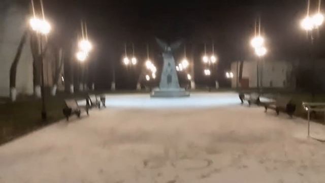 VLOG: Вечерняя прогулка по городу./ Какао. Новый сквер. Кормлю уток./ смотреть онлайн