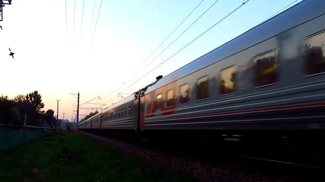 Электровоз ЧС2К-715 с поездом №287 Воркута - Симферополь смотреть онлайн