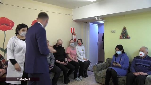 Антон Басанский поздравил магаданских медиков с наступающим Новым годом смотреть онлайн