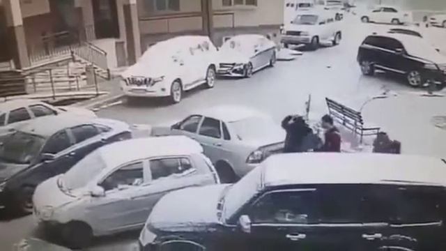 Ударил мерседес 211 и скрылся LIFE DAGESTAN смотреть онлайн