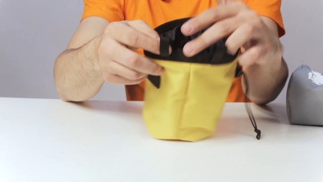 Мешочек для магнезии Singing Rock C3003 Chalk Bag Large