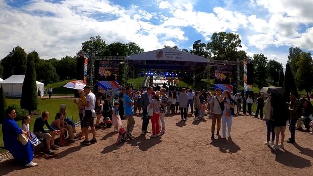 Сармат шагает по Петербургу (12 серия). Петергоф и Эрмитаж. смотреть онлайн