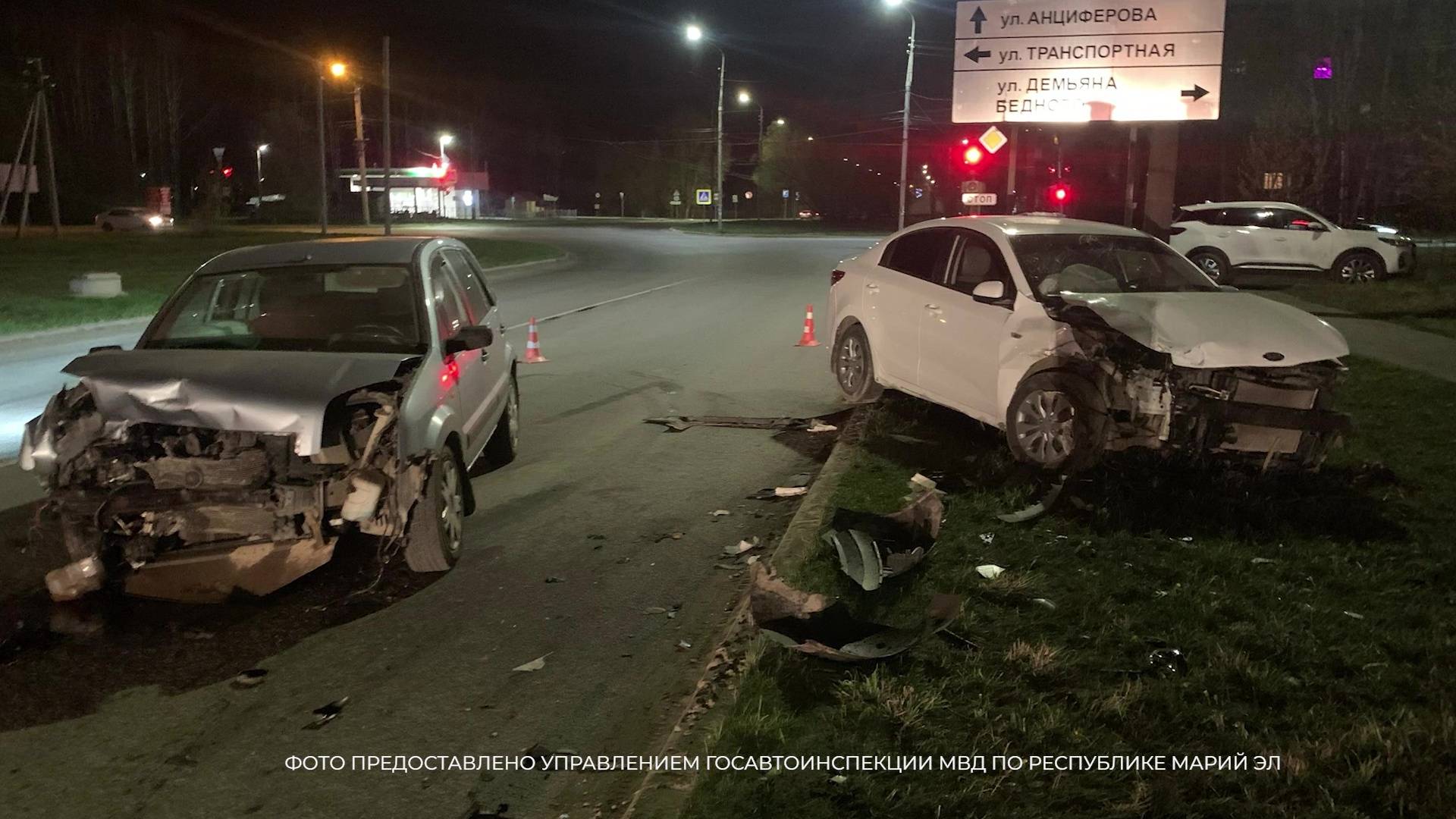 Сводка 112: 3-летка выбежала на дорогу; закладчик в Козьмодемьянске смотреть онлайн