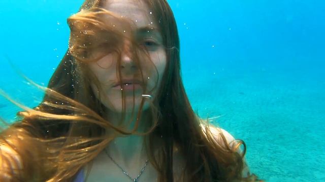 Girl underwater. ALFAKSU. смотреть онлайн