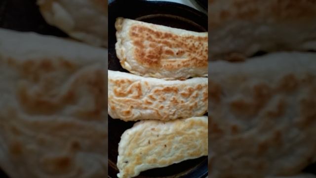Лепешки с зеленью. Вкусные лепешки. Кастыбы. Лепешки. С зеленью. На сухой сковороде. Рецепт. Вкусно смотреть онлайн