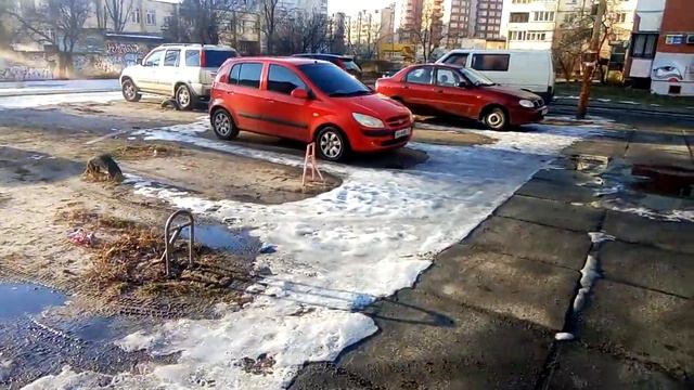 #киев #оболонь пр. Героев сталинграда 39а. Тут черти даже места на газоне застолбили. смотреть онлайн