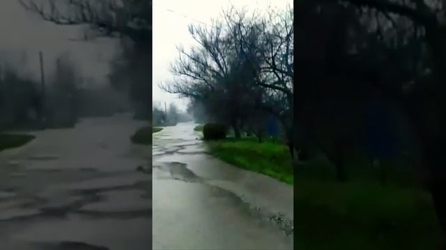 И дождик по крышам сегодня не сводит с ума... Спасибо те