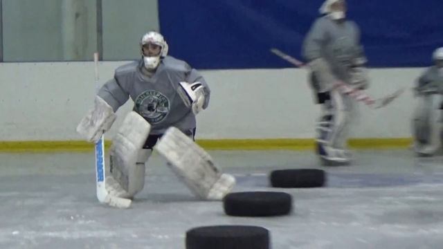 Ледовая тренировка на катание старшей группы в GOALKEEPERS Elite Camp 2015 год. смотреть онлайн