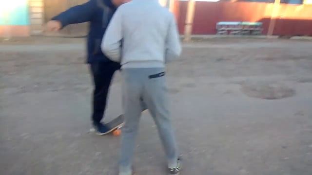 Трюки на скейте нуб против про смотреть онлайн