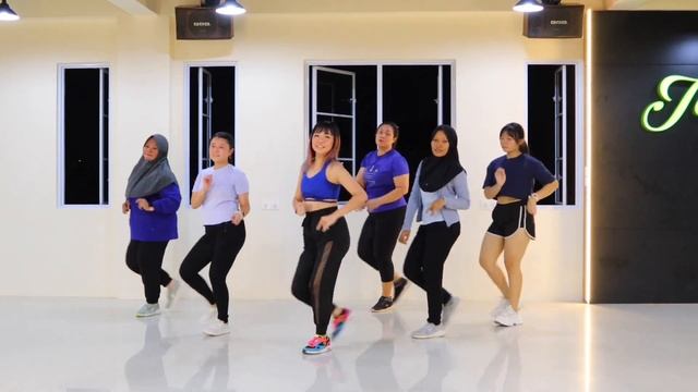 Zumba || Monotonia - Shakira & Ozuna || Zin102 смотреть онлайн
