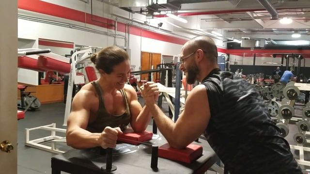 Mixed Arm Wrestling Tall Vs. Short смотреть онлайн