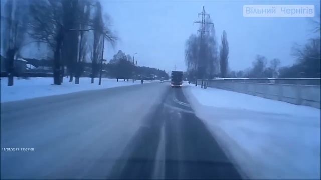 Чернигов. Автобус валит. смотреть онлайн