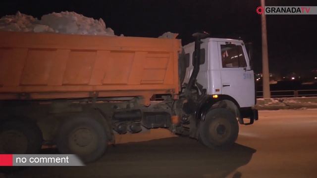 Для уборки снега в Челябинск прибыли самосвалы из области смотреть онлайн