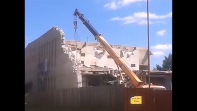 Демонтаж кинотеатра Юбилейный (Арзамас, Август 2017) смотреть онлайн