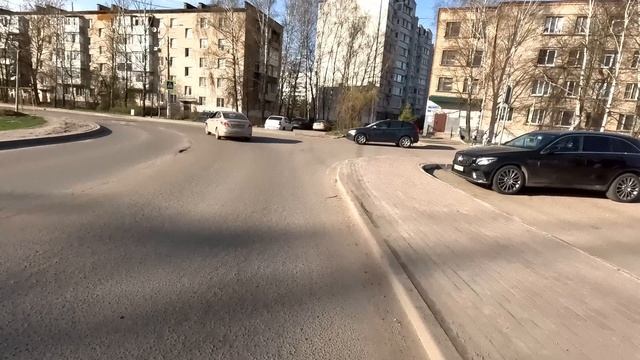Поев праздничный ужин еду дальше на фэтбайке по Солнечногорску.День Рождение подходит к концу. смотреть онлайн