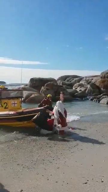 Угар Дед мороз упал с катера смотреть онлайн