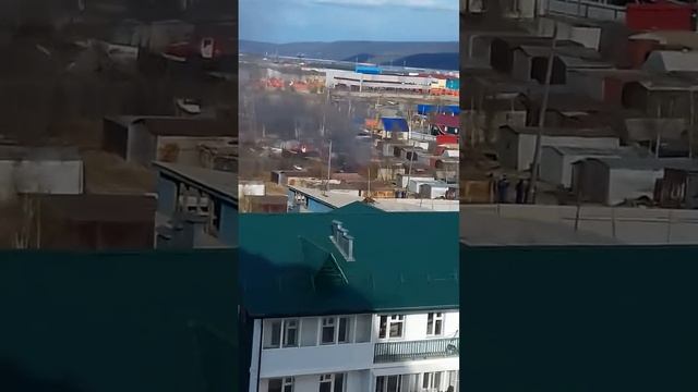 тушат пожар в г.Ленске в гаражах смотреть онлайн