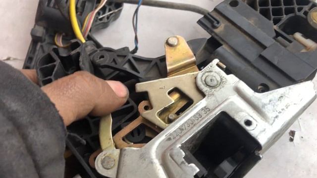 Mercedes Benz w220 ремонт замка двери Mercedes Benz w220 door lock repair смотреть онлайн