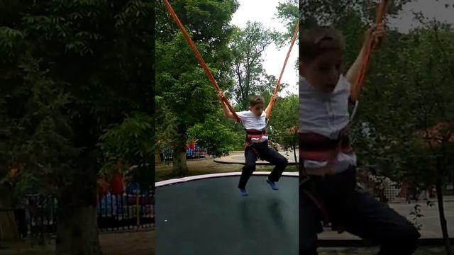 я пашол на батут и катался качелях смотреть онлайн