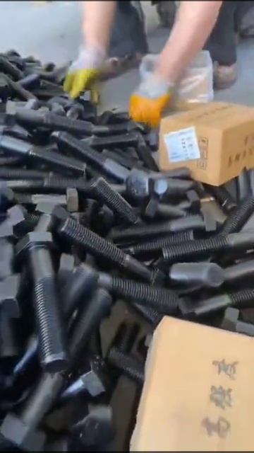 Grade4.8/8.8/10.9/12.9 High Quality DIN931 DIN933 Hex Head Bolts And Nuts смотреть онлайн