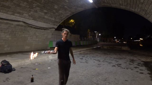 SOS - Франция. Сергей учится делать фаер шоу. Знакомство с уличными артистами, 16+ смотреть онлайн