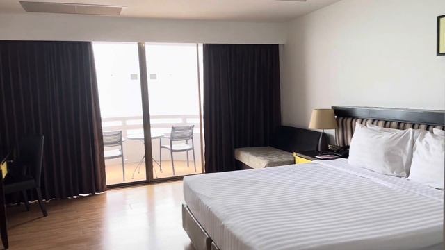 Обзор отеля D Varee Jomtien Beach Pattaya Hotel. Номер, территория, бассейны, завтраки.