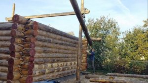 Баня из бревна  Часть 2 Установка на фундамент под крыш